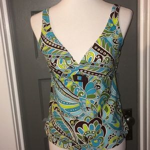 ❤️ Fun green, blue, and black swim top size 12👙